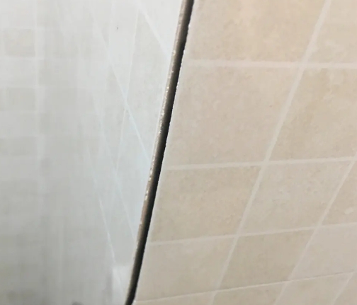 洪洞瓷砖空鼓维修公司分享阳台瓷砖脱落的修复过程可以分为以下几个步骤