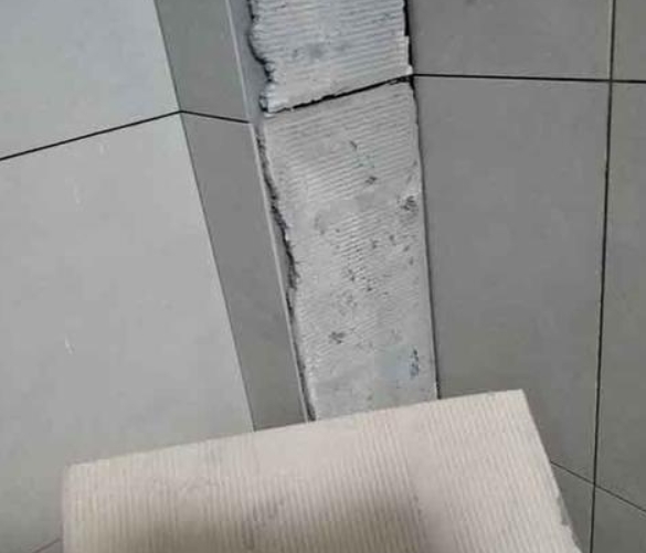 洪洞瓷砖空鼓维修公司分享下厨房瓷砖脱落的补救措施。